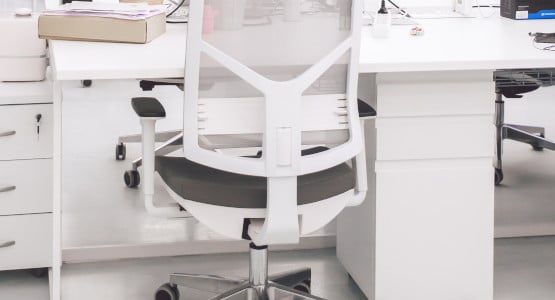 silla de escritorio blanca